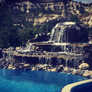 Holiday Cave Hotel